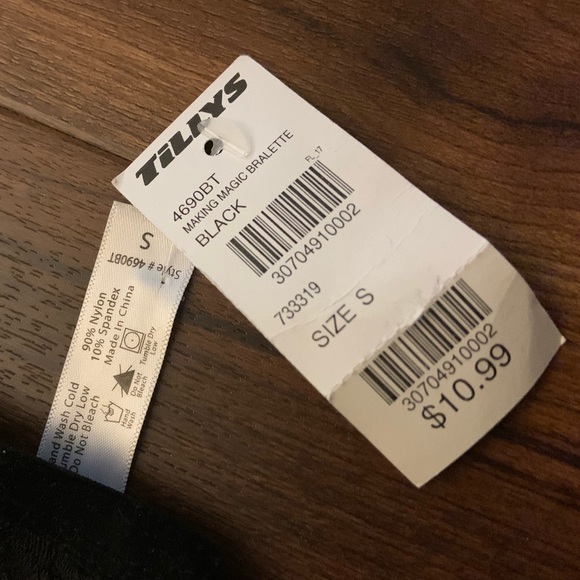 🚫SOLD🚫🥀 Velvet & Lace Making Magic Bralette - Picture 5 of 6